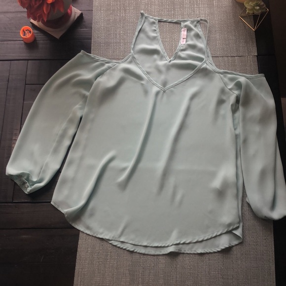 #109 NWOT Shoulder Baring Lightweight Aqua Blouse - Picture 7 of 15